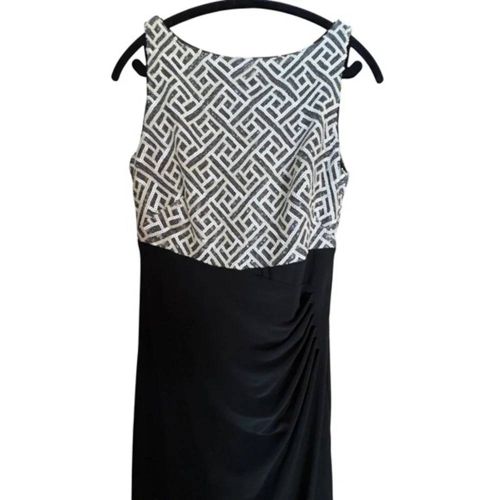 Lauren Ralph Lauren Evening Sequin Geometric Gown Black Silver V-Back Dress 10 - Picture 4 of 5